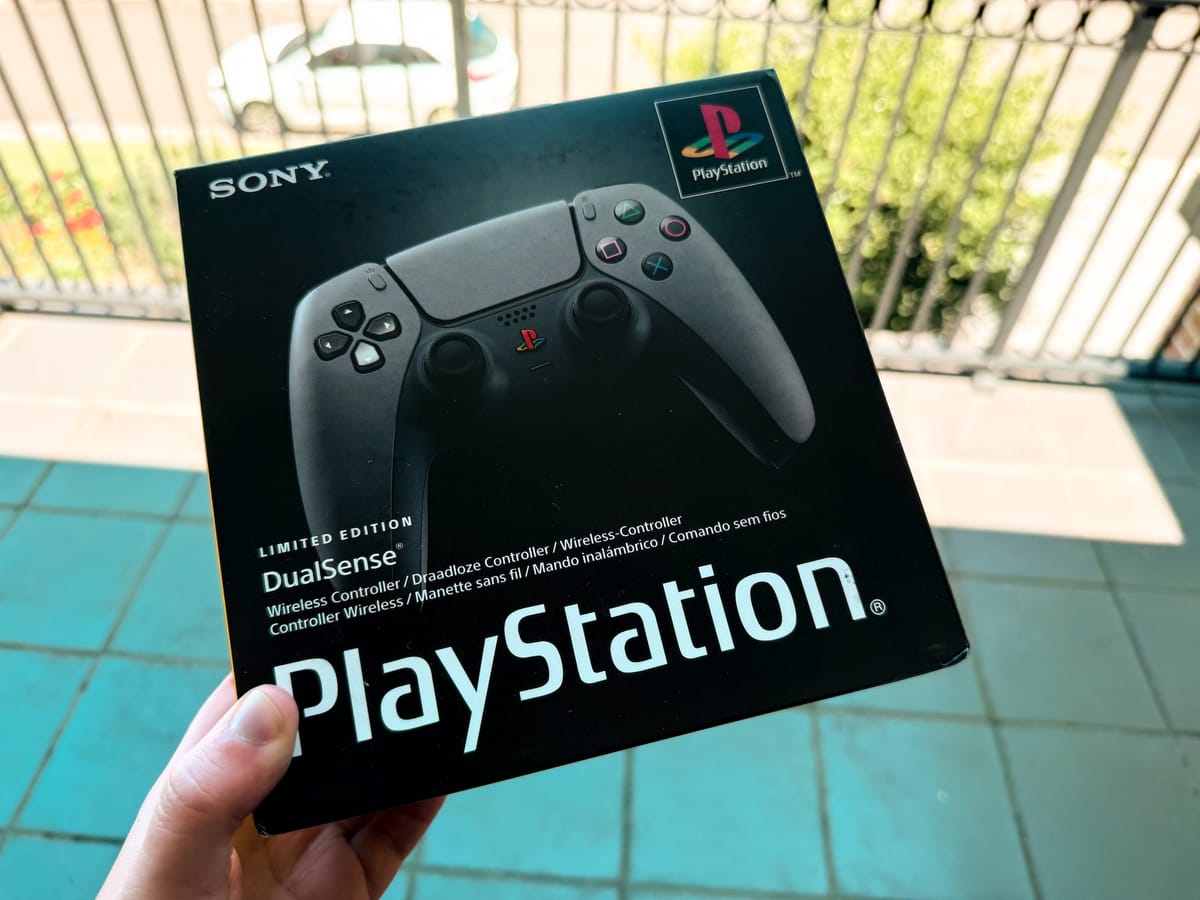 Unboxing: PlayStation 30th Anniversary DualSense (Limited Edition)